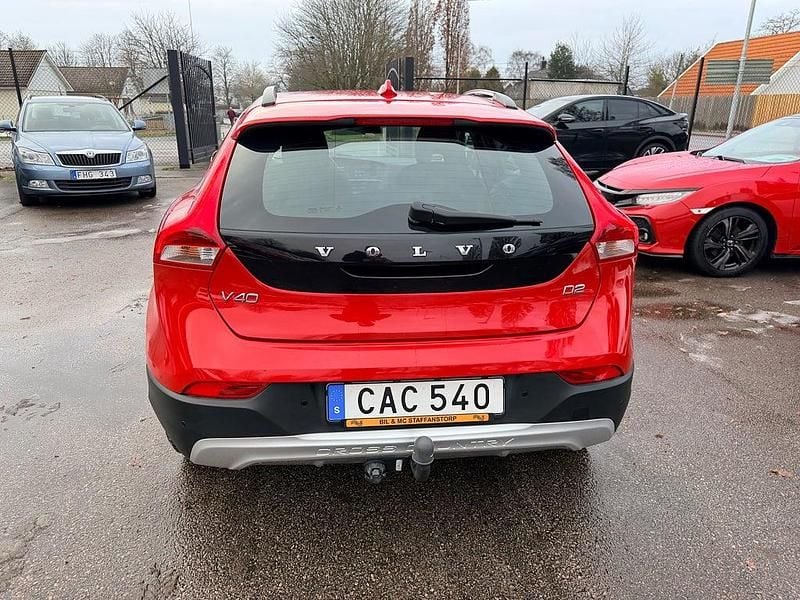 Begagnad Volvo V40 120 HK (88 kW) 2017 Röd Halvkombi