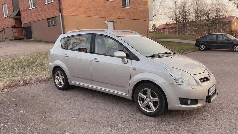 Silver Begagnad 2008 Toyota Corolla Verso Minibuss | 59 000 kr (Marknadspris) - Bild 1/4