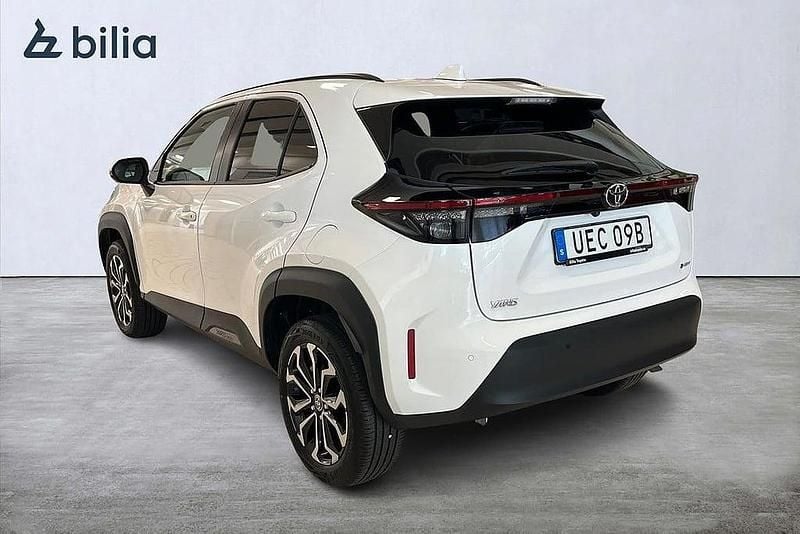 Begagnad Toyota Yaris Cross Active 92 HK (67 kW) 2024 Vit SUV