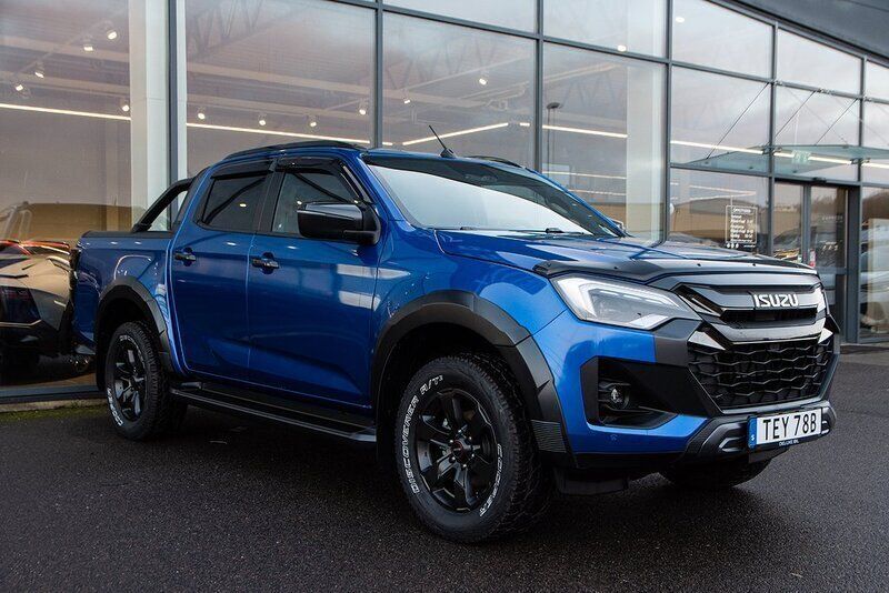 Blå Ny 2024 Isuzu D-Max Pickup | 611 125 kr (Marknadspris) - Bild 1/4