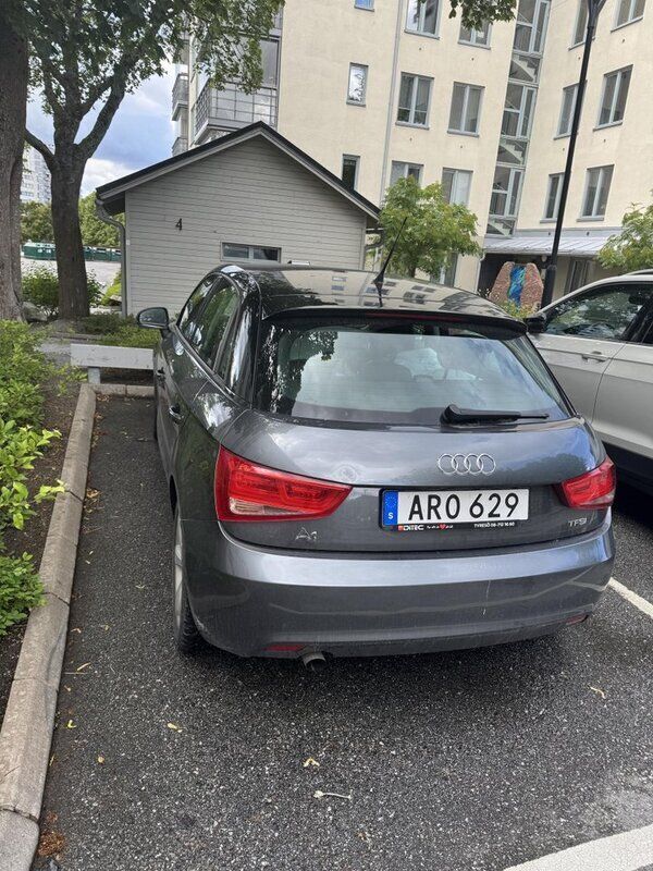 Grå Begagnad 2014 Audi A1 Sportback Sport Halvkombi | 95 000 kr (Superpris) - Bild 1/2