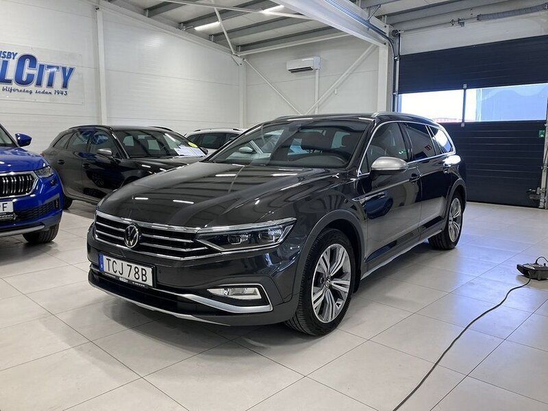 Mörkgrå Begagnad 2023 VW Passat Alltrack Kombi | 399 900 kr (Lite dyr) - Bild 1/4