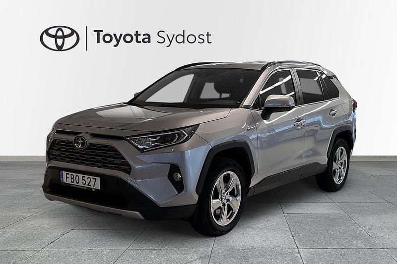 Silver Begagnad 2020 Toyota RAV4 Hybrid Executive SUV | 314 000 kr (Marknadspris) - Bild 1/3