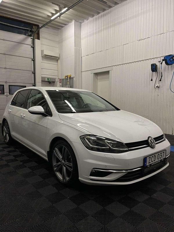 Vit Begagnad 2018 VW Golf VII Halvkombi | 145 000 kr (Marknadspris) - Bild 1/4