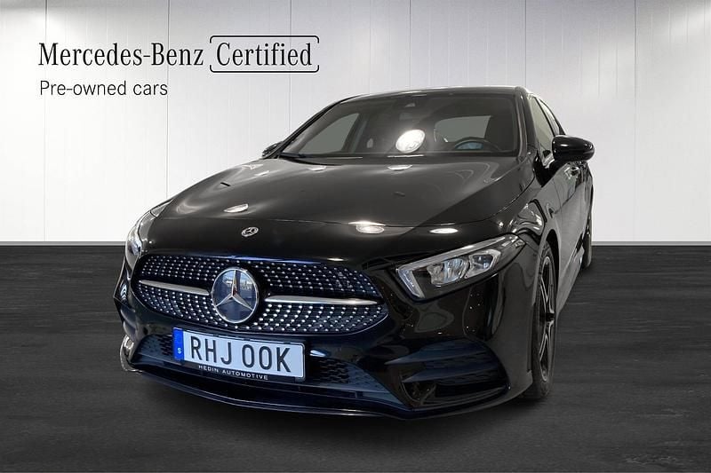 Svart (black) Begagnad 2022 Mercedes A180 AMG Halvkombi | 299 900 kr (Dyr) - Bild 1/4