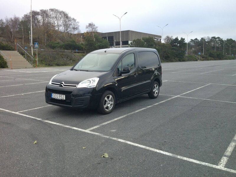 Svart Begagnad 2016 Citroën Berlingo Minibuss | 74 900 kr (Lite dyr) - Bild 1/4