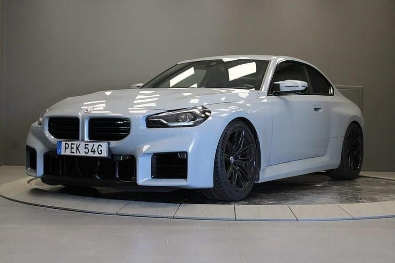 Grå Begagnad 2023 BMW M2 Sport Line Sportkupé | 649 000 kr (Superpris) - Bild 1/4