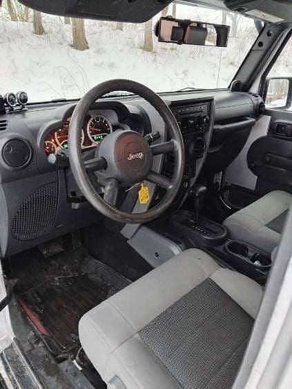 Begagnad Jeep Wrangler 199 HK (146 kW) 2010 Silver SUV