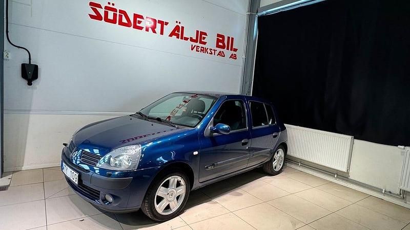 Mörkblå Begagnad 2004 Renault Clio R.S. Halvkombi | 24 900 kr (Marknadspris) - Bild 1/4