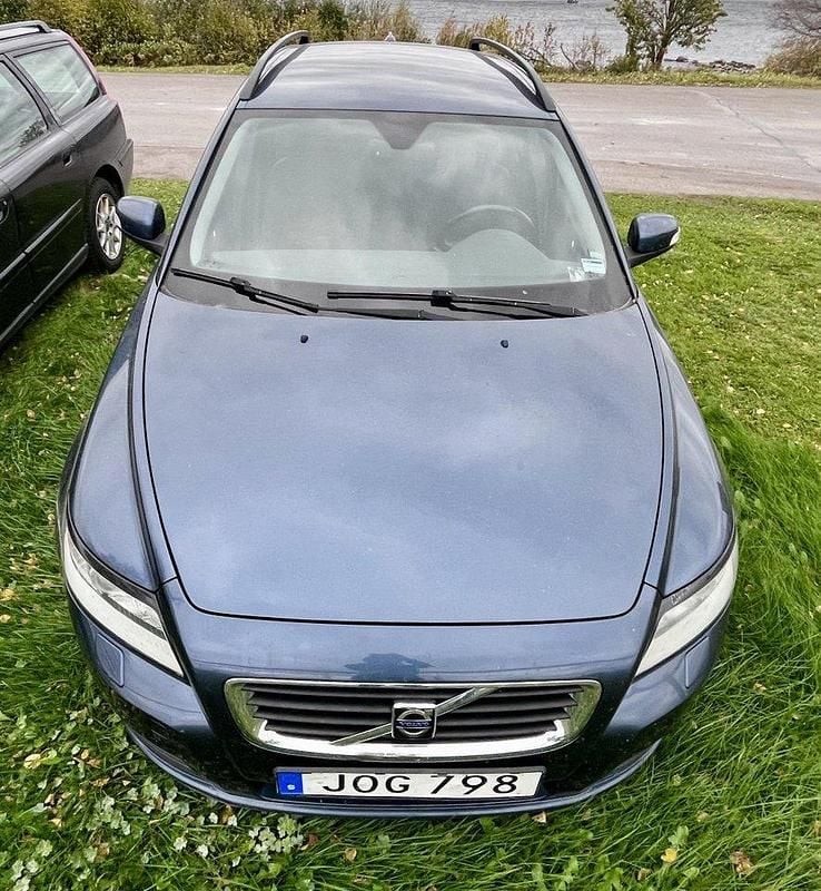 Blå Begagnad 2009 Volvo V50 Kinetic Kombi | 25 000 kr (Bra pris) - Bild 1/4