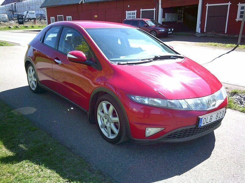 Röd Begagnad 2008 Honda Civic Sport Halvkombi | 31 800 kr (Bra pris) - Bild 1/4