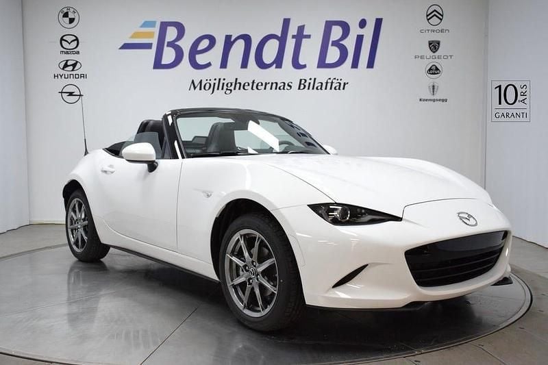Arctic white Ny 2025 Mazda MX5 Exclusive-Line Cab | 344 500 kr (Bra pris) - Bild 1/4