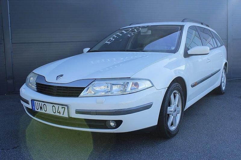 Vit Begagnad 2004 Renault Laguna GrandTour Expression Kombi | 22 500 kr (Marknadspris) - Bild 1/4
