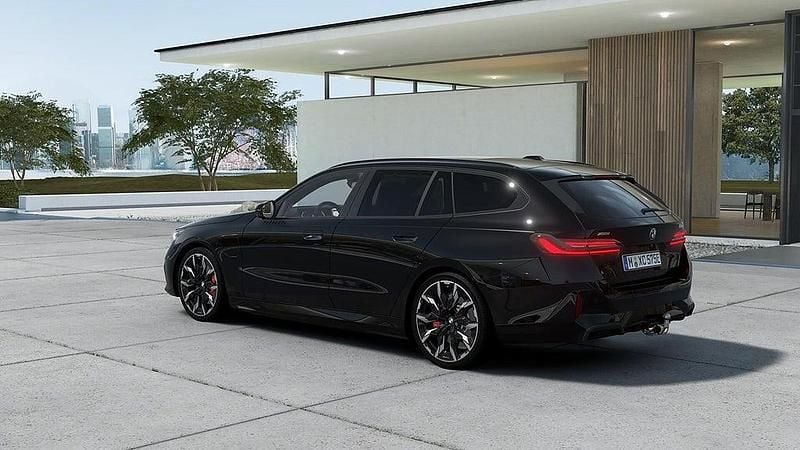 Ny BMW 550e Efficient Dynamics 313 HK (230 kW) 2025 Svart Kombi