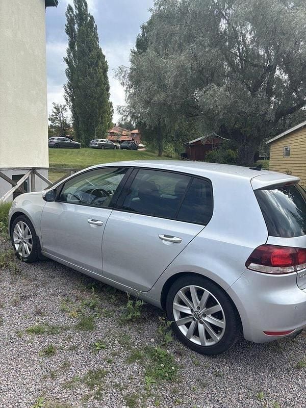 Silver Begagnad 2010 VW Golf VI Edition Halvkombi | 60 000 kr (Marknadspris) - Bild 1/4