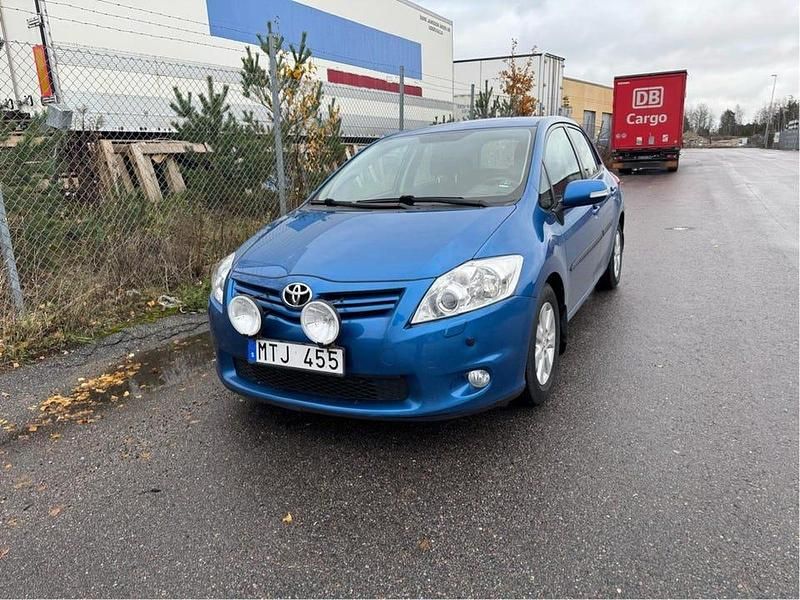 Begagnad 2012 Toyota Auris Plus Halvkombi | 58 500 kr (Marknadspris) - Bild 1/4