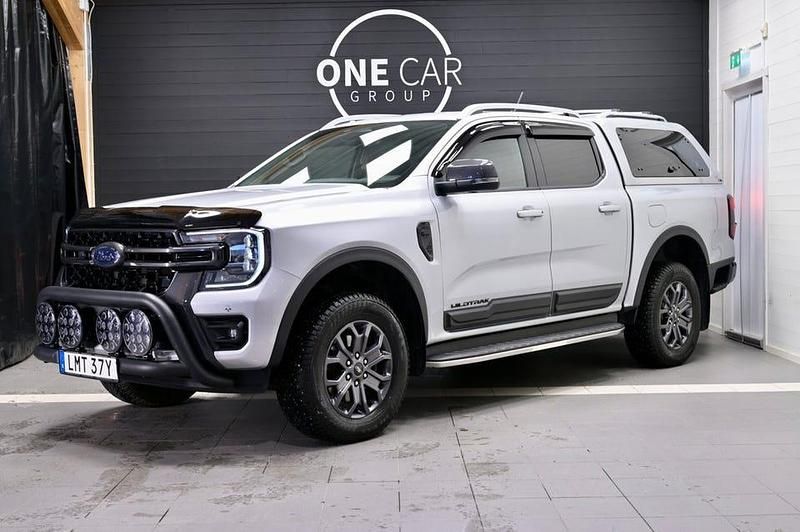 Grå Begagnad 2024 Ford Ranger Wildtrack Pickup | 669 900 kr (Lite dyr) - Bild 1/4