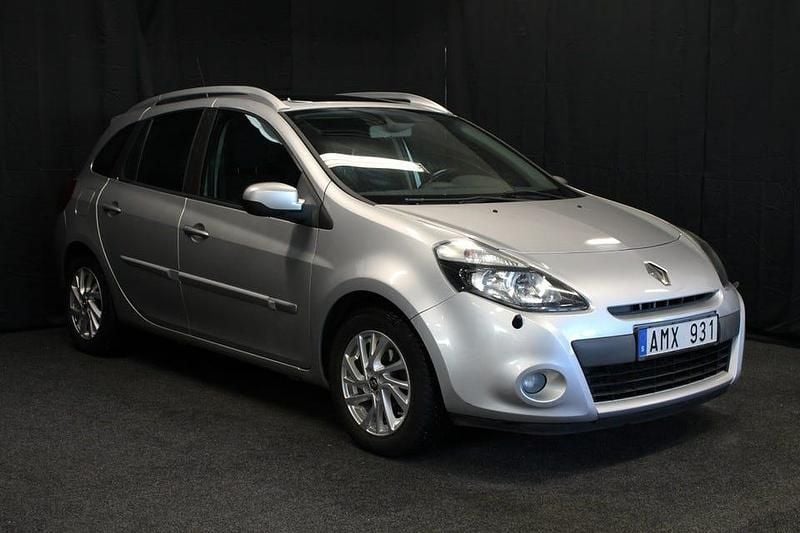 Begagnad Renault Clio IV 112 HK (82 kW) 2012 Silver Kombi