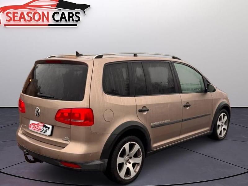 Begagnad VW Touran Cross 150 HK (110 kW) 2012 Ljusbrun Minibuss