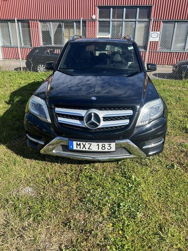 Svart Begagnad 2013 Mercedes GLK220 AMG SUV | 148 000 kr (Marknadspris) - Bild 1/4