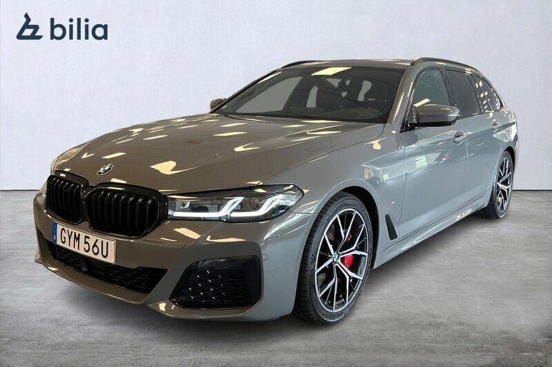 Grå Begagnad 2021 BMW 530 Shadowline Kombi | 499 000 kr - Bild 1/4