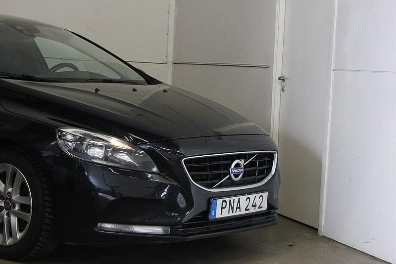 Begagnad Volvo V40 116 HK (85 kW) 2014 Svart Halvkombi
