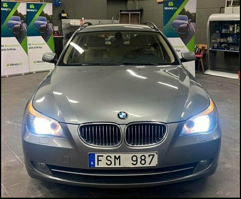 Grå Begagnad 2007 BMW 530 Kombi | 70 000 kr (Marknadspris) - Bild 1/4