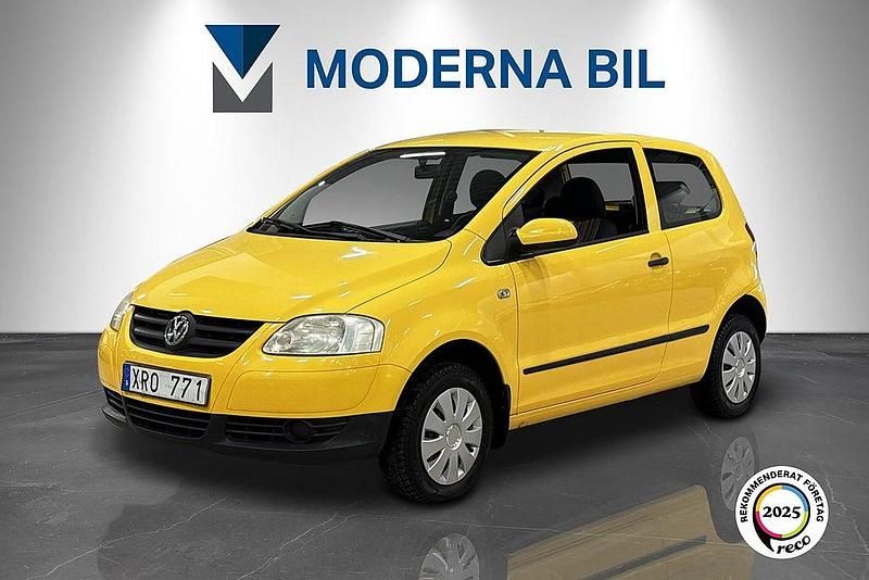 Gul Begagnad 2005 VW Fox Halvkombi | 34 900 kr - Bild 1/4