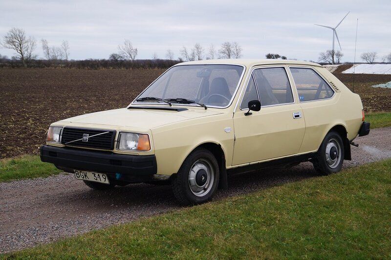 Ljusgrå Begagnad 1976 Volvo 340 Halvkombi | 29 900 kr - Bild 1/4