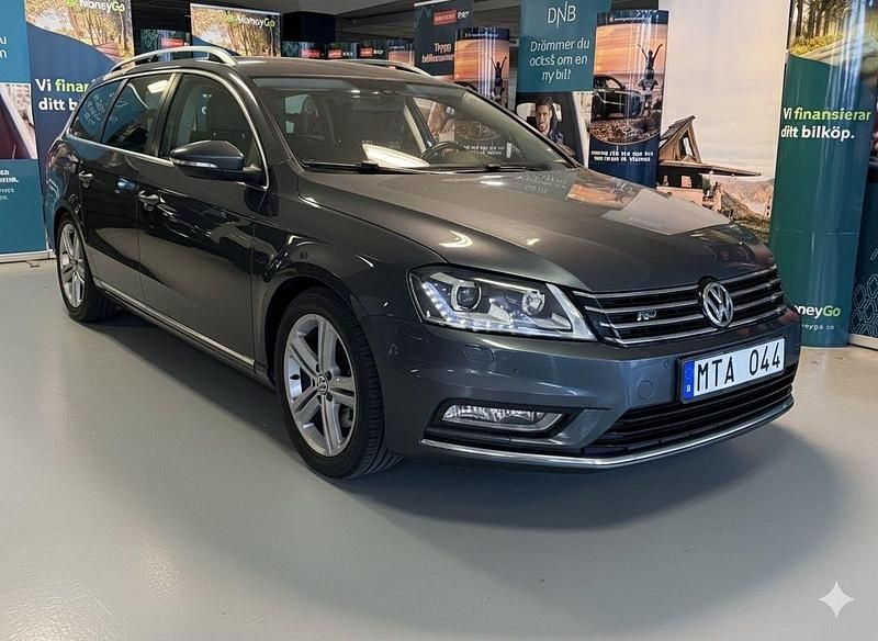 Ljusgrå Begagnad 2013 VW Passat Kombi | 109 900 kr (Lite dyr) - Bild 1/4