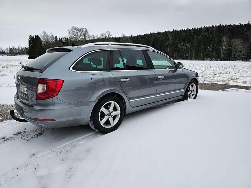 Begagnad Skoda Superb 105 HK (77 kW) 2012 Kombi