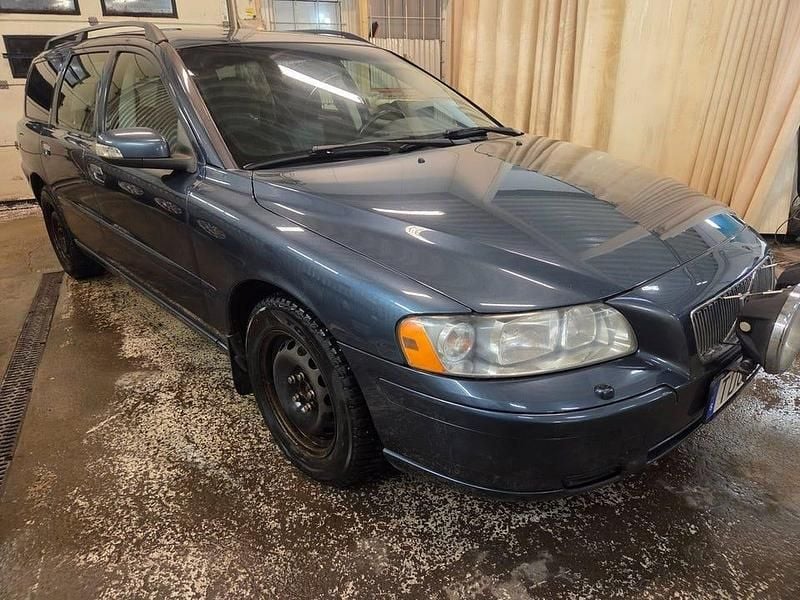 Blå Begagnad 2007 Volvo V70 Kinetic Kombi | 43 500 kr (Marknadspris) - Bild 1/4