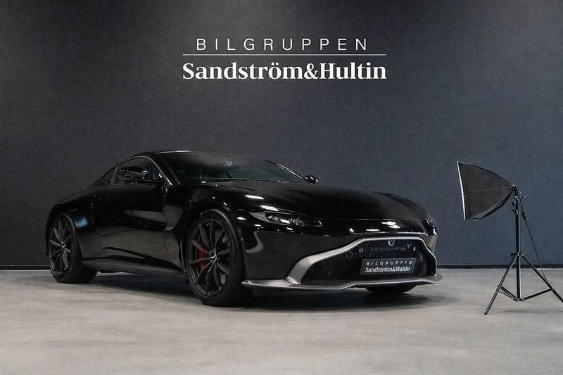 Begagnad Aston Martin V8 Vantage 510 HK (375 kW) 2021 Svart Sportkupé