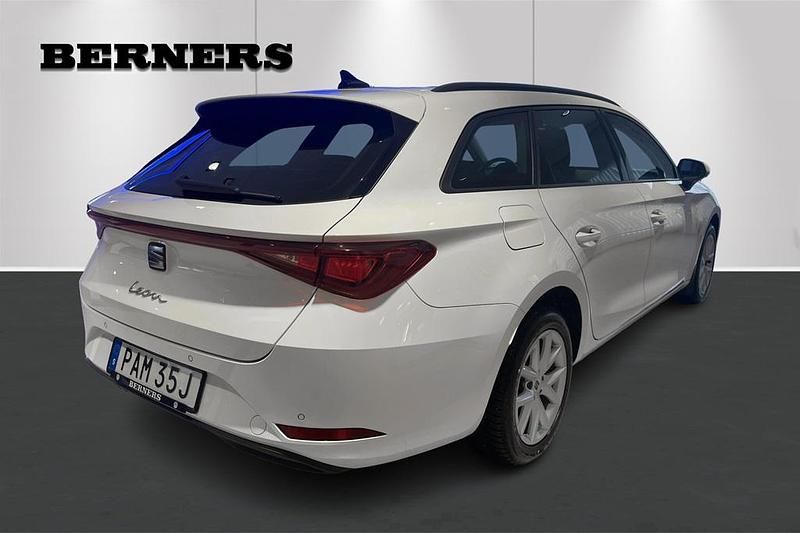 Begagnad Seat Leon Style 151 HK (111 kW) 2021 Vit