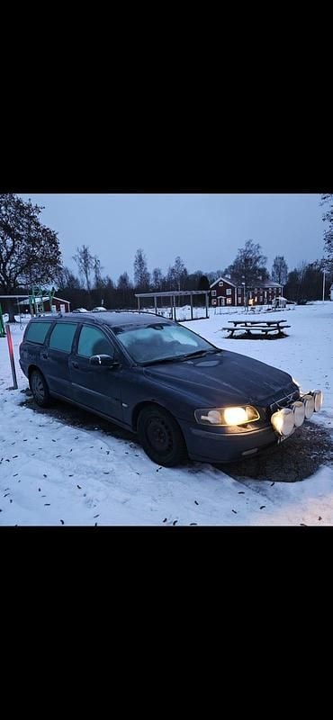 Begagnad 2004 Volvo V70 Kombi | 6 000 kr (Superpris) - Bild 1/4
