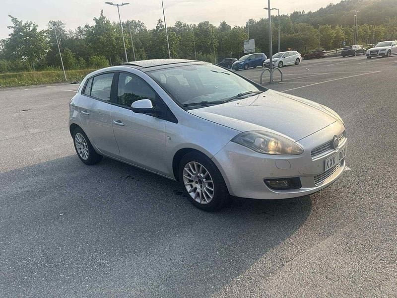Grå Begagnad 2010 Fiat Bravo Halvkombi | 28 000 kr - Bild 1/4