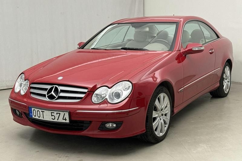 Ljusröd Begagnad 2008 Mercedes CLK320 Elegance | 106 000 kr - Bild 1/4