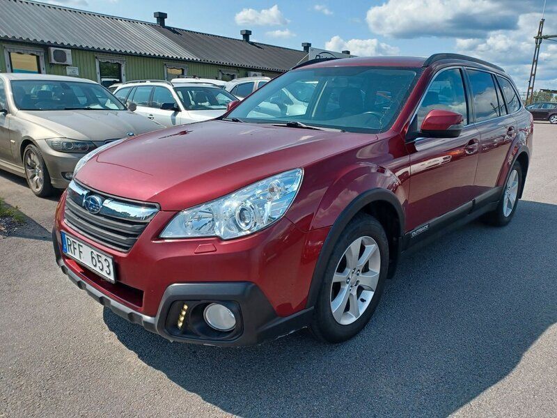 Ljusröd Begagnad 2013 Subaru Outback SUV | 64 900 kr (Marknadspris) - Bild 1/4