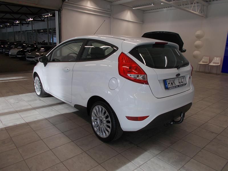 Begagnad Ford Fiesta 2009 Vit Halvkombi