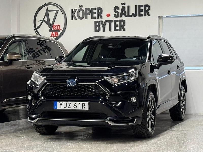 Svart Begagnad 2021 Toyota RAV4 Active | 359 900 kr (Marknadspris) - Bild 1/4