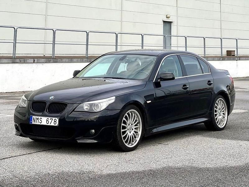 Svart Begagnad 2007 BMW 525 Sedan | 69 800 kr (Dyr) - Bild 1/4