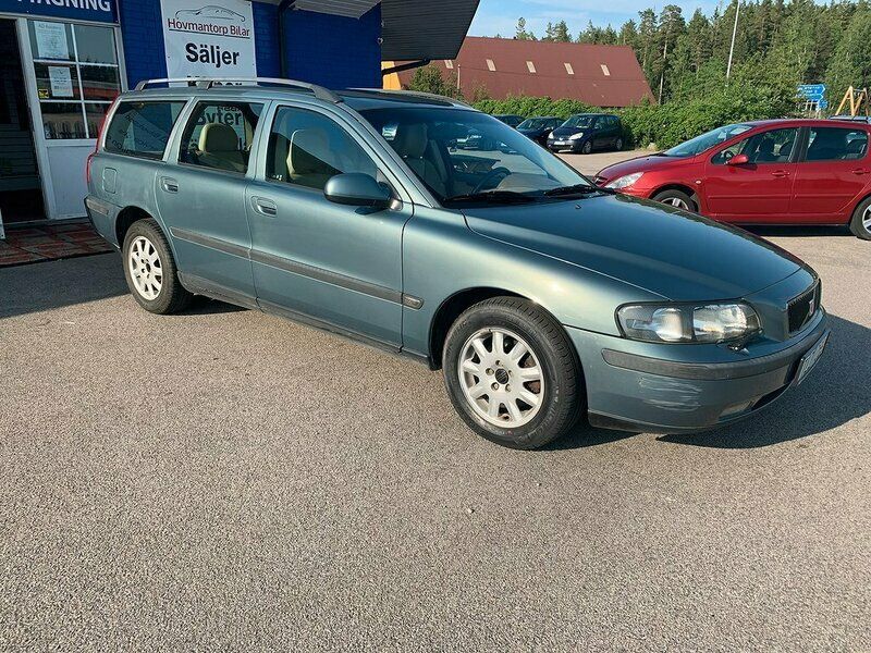 Begagnad Volvo V70 Business Edition 140 HK (102 kW) 2002 Grön Kombi