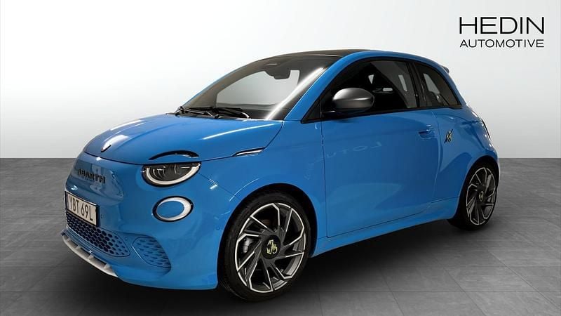 Blå Begagnad 2024 Abarth 500e Halvkombi | 269 900 kr - Bild 1/4