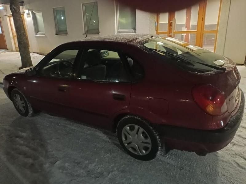 Begagnad 2000 Toyota Corolla Halvkombi | 23 000 kr (Marknadspris) - Bild 1/4