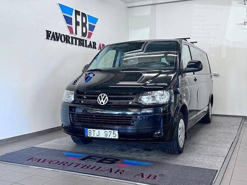 Svart Begagnad 2010 VW Caravelle Trendline Minibuss | 135 000 kr (Bra pris) - Bild 1/4