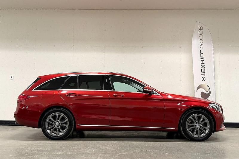 Begagnad Mercedes C250 Avantgarde 204 HK (150 kW) 2015 Röd Kombi