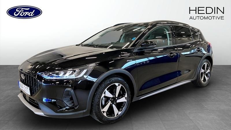 Svart (black) Begagnad 2022 Ford Focus Active Kombi | 219 900 kr (Marknadspris) - Bild 1/4
