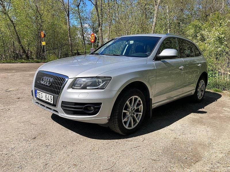 Silver Begagnad 2011 Audi Q5 Design SUV | 114 000 kr (Bra pris) - Bild 1/4