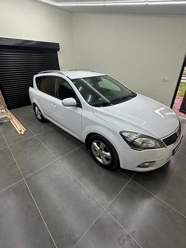 Vit Begagnad 2011 Kia Ceed Sportswagon Kombi | 24 000 kr (Dyr) - Bild 1/4