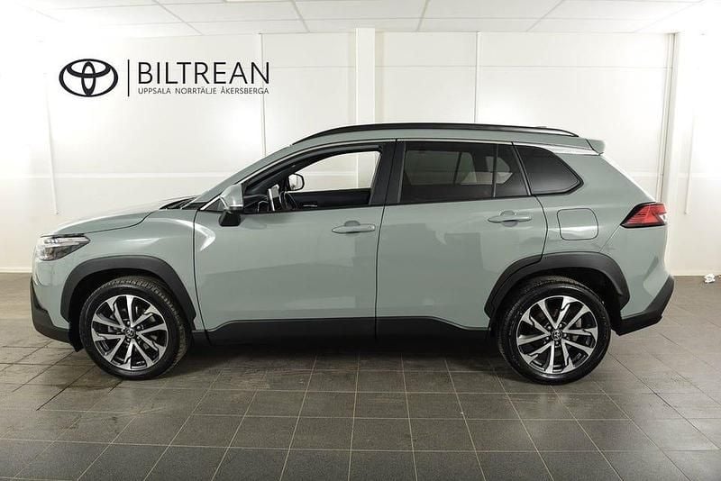 Begagnad Toyota Corolla Cross Style 197 HK (144 kW) 2023 Grön SUV